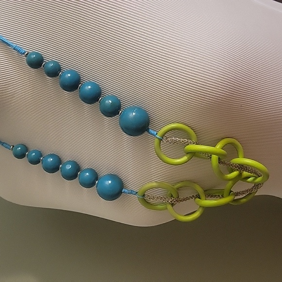 Fun Fashion Necklace - Picture 7 of 8